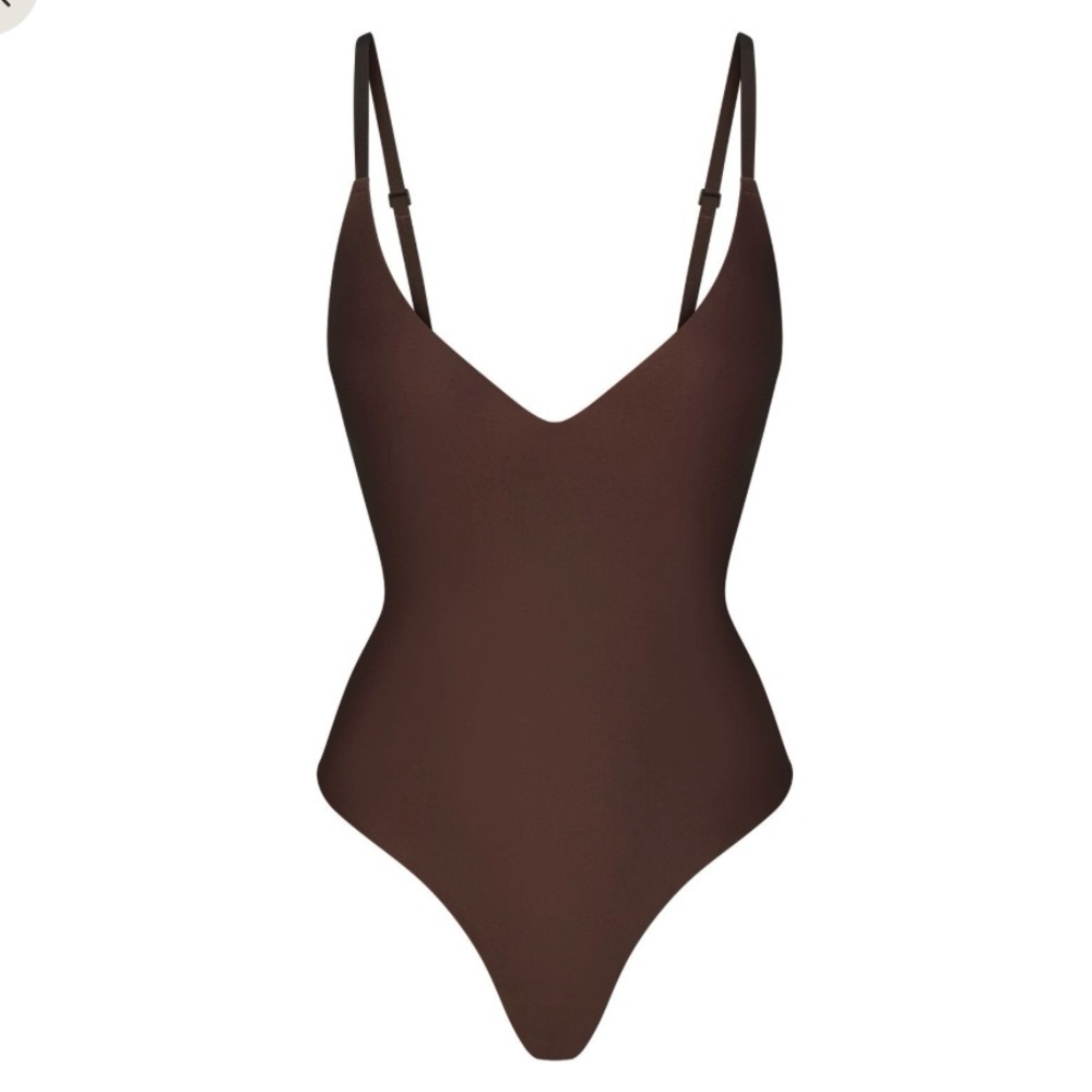 NWT SKIMS Push-Up Thong Bodysuit Size M Color Cocoa. Sold out everywhere!